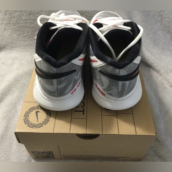 Men's Nike Air Zoom Kyrie 8 Basketball Shoes University Red & Black Size 10 - Picture 4 of 8